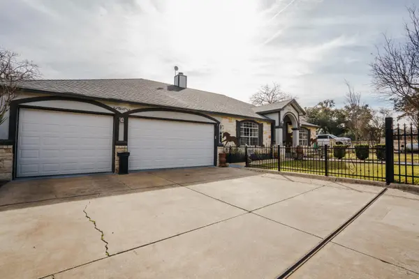 617 Cypress LN, Cottonwood Shores, TX 78654