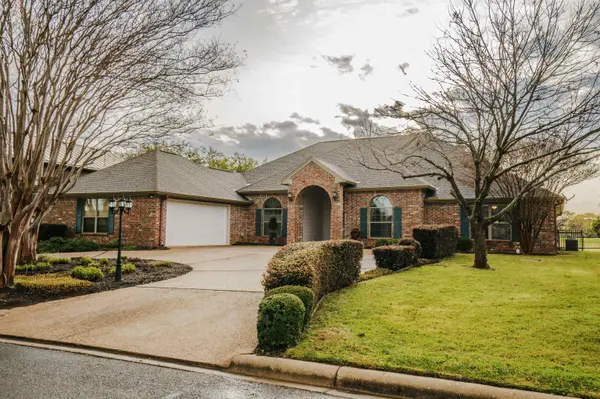 107 Firestone Place, Meadowlakes, TX 78654