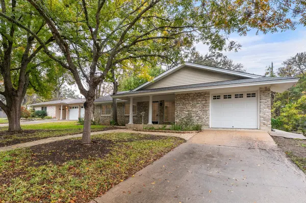 6200 Greentree LN, Austin, TX 78745-3670