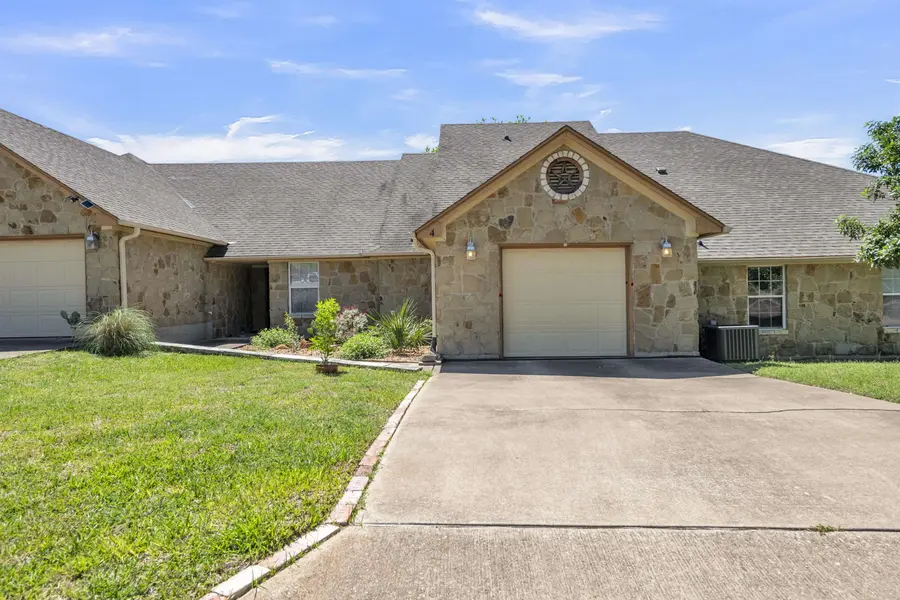 4 Matthews DR, Lampasas, TX 76550