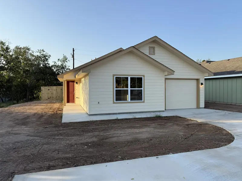 1712 E AVE J, Lampasas, TX 76550