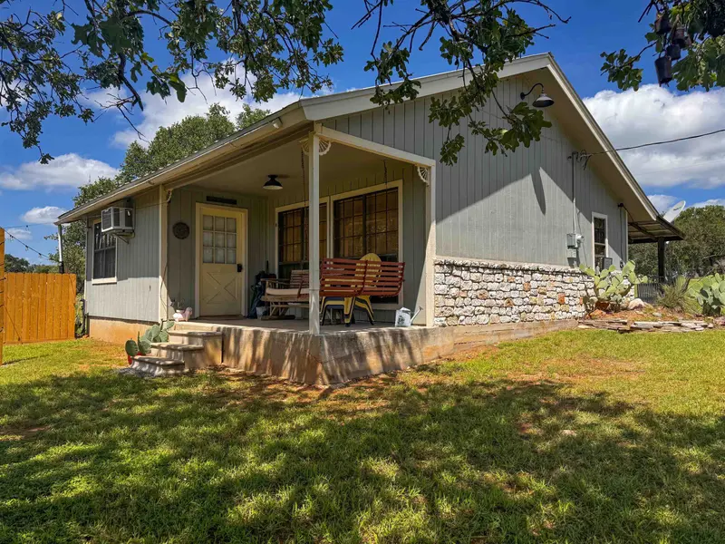 384 Wild Oak DR, Llano, TX 78643