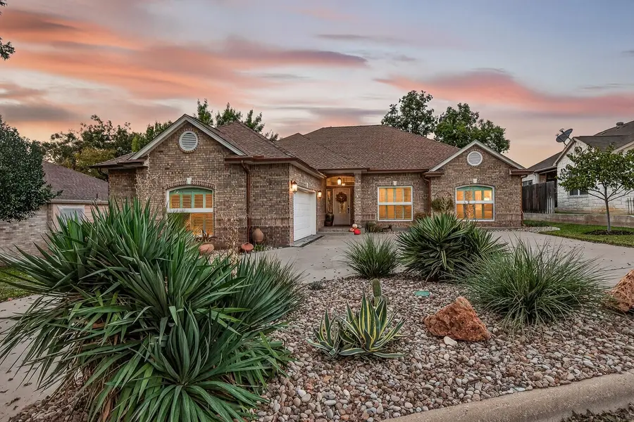20 Augusta DR, Meadowlakes, TX 78654
