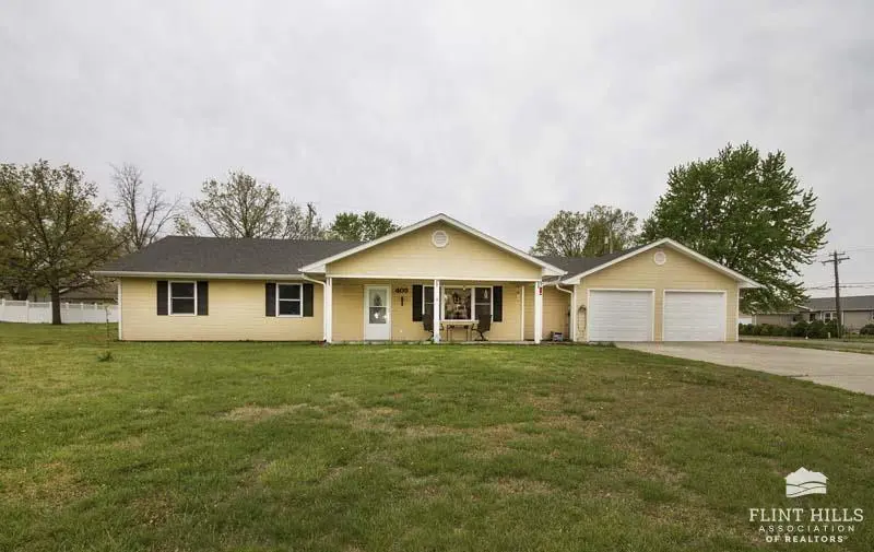 405 E Logan, Herington, KS 67449