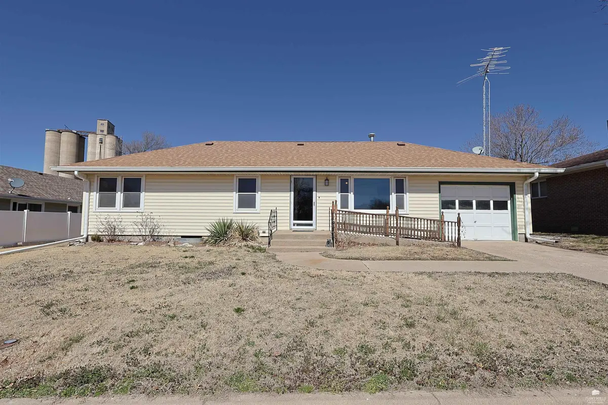 306 7th ST, Linn, KS 66953