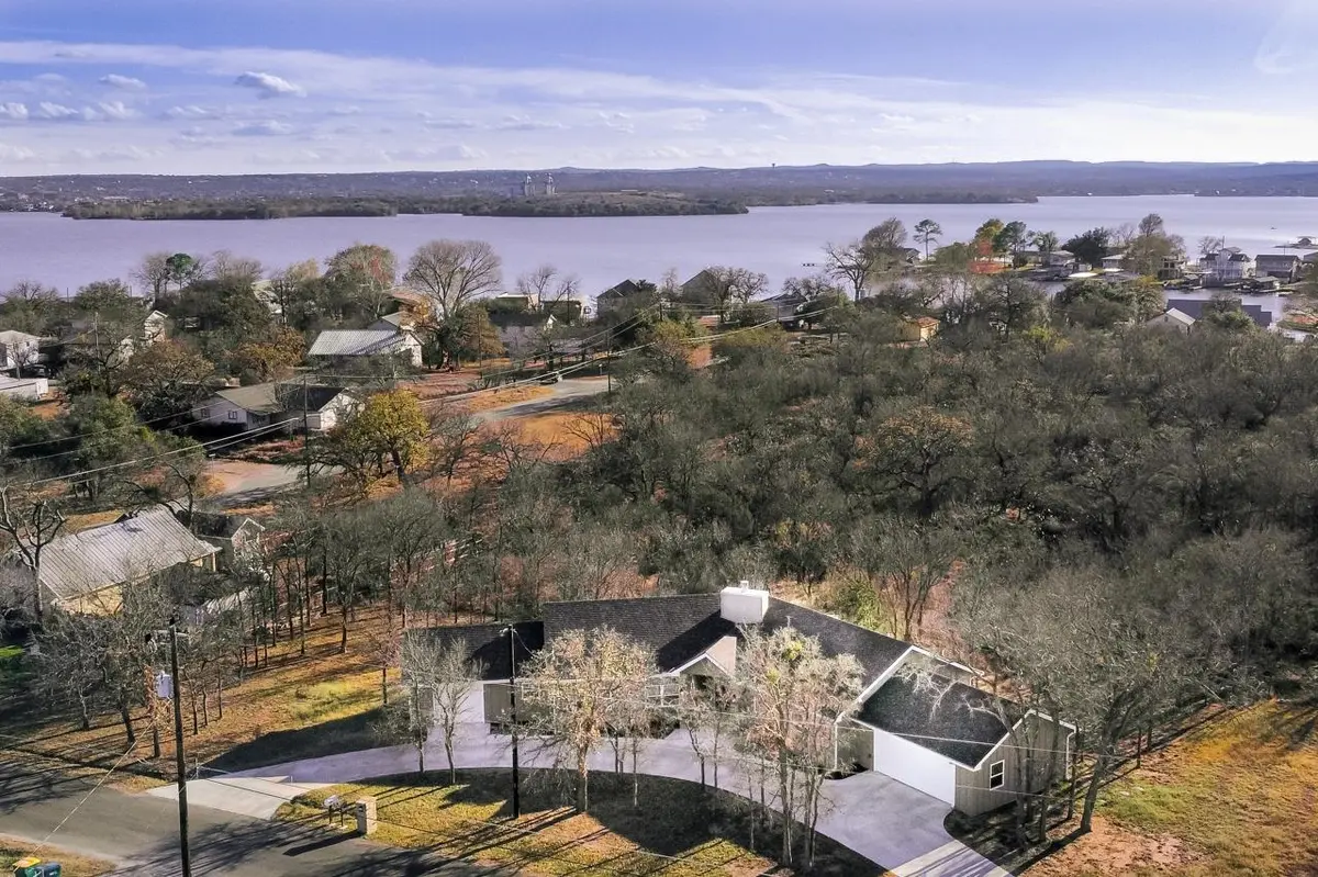 518 E Bluebriar DR, Granite Shoals, TX 78654
