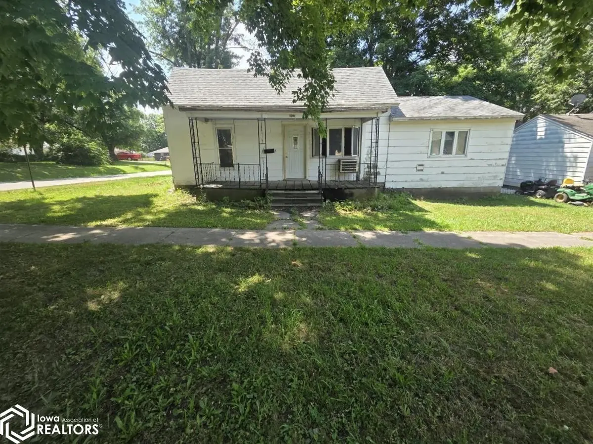 403 E Adams ST, Mount Ayr, IA 50854