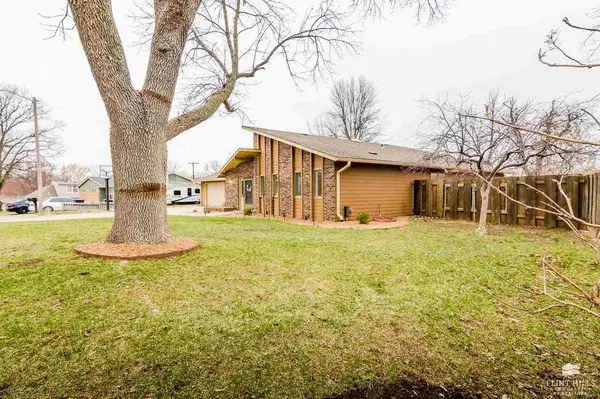 2048 Cornelia CT, Manhattan, KS 66502