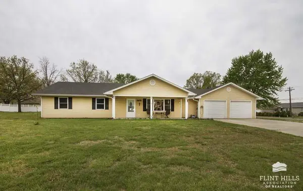 405 E Logan, Herington, KS 67449