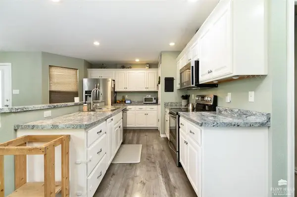 4025 Bald Eagle DR, Manhattan, KS 66502