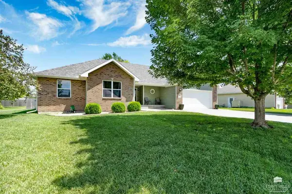4025 Bald Eagle DR, Manhattan, KS 66502