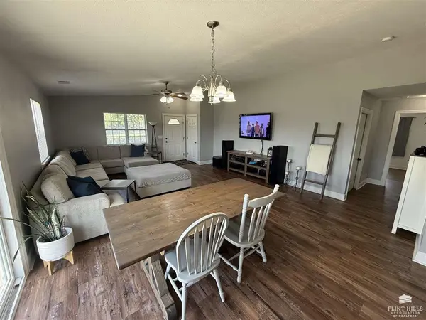 1409 Hickory LN, Junction City, KS 66441