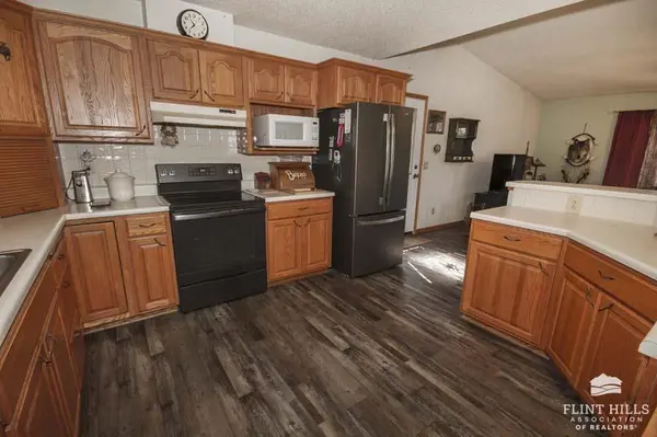 2298 8th RD, Clay Center, KS 67432