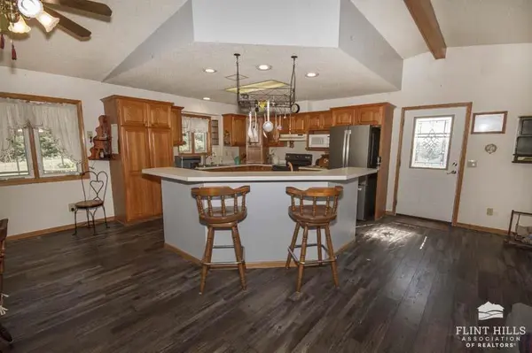 2298 8th RD, Clay Center, KS 67432