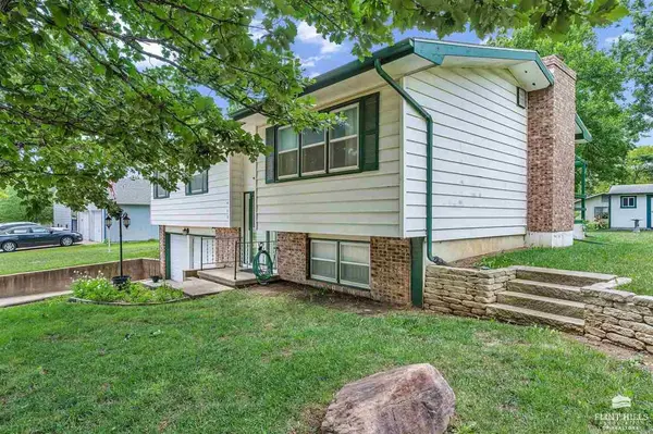 1403 Lilac Lane, Wamego, KS 66547
