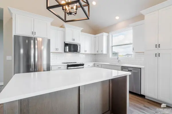 5410 Nicklaus CIR, Manhattan, KS 66503