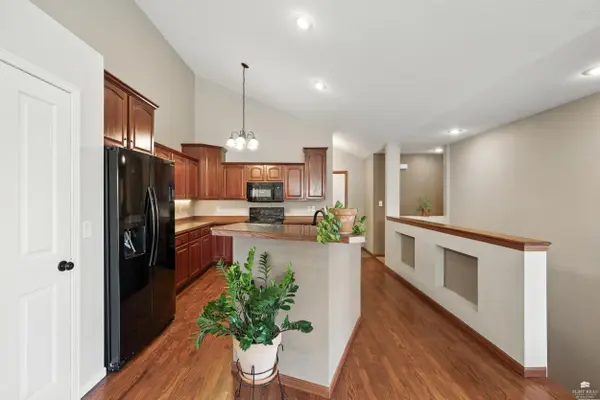 3902 Golden Eagle DR, Manhattan, KS 66502