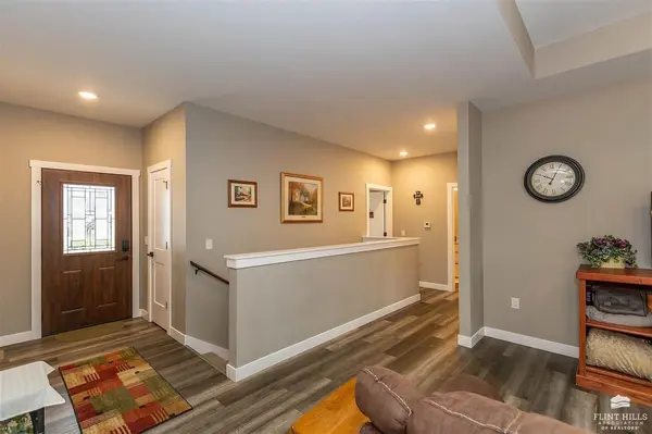 306 Snyder DR, St. George, KS 66535