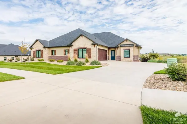 4116 MacGillivray DR, Manhattan, KS 66503
