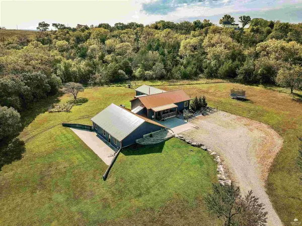 29384 Wabaunsee RD, Alma, KS 66401