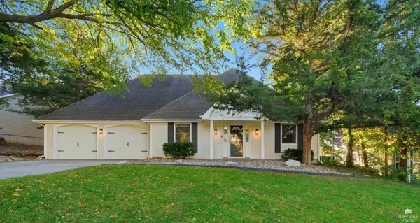 1521 Yorktown CIR, Manhattan, KS 66503