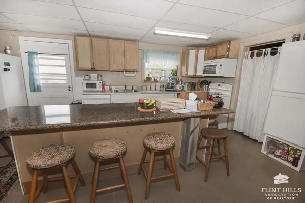 305 6th ST, Wakefield, KS 67487
