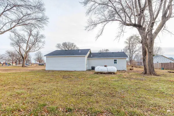 201 Pierce St, Maple Hill, KS 66507
