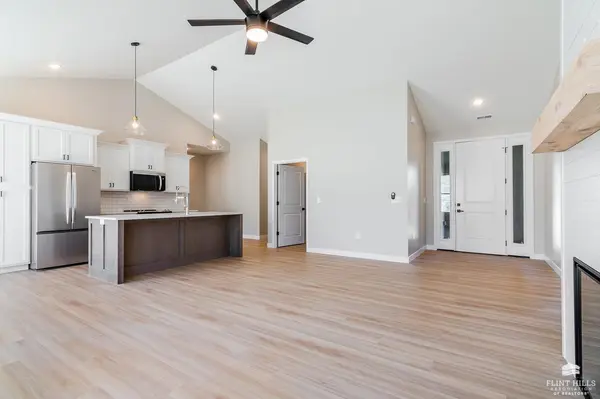 3916 Travers CIR, Manhattan, KS 66503