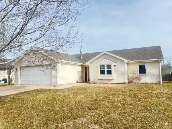 2308 Raspberry DR, Manhattan, KS 66502