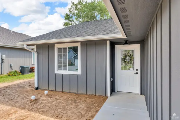 514 Shady Oak DR, St. George, KS 66535