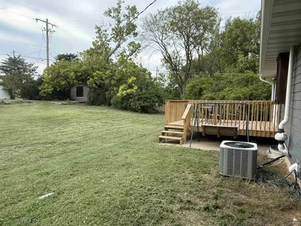 2017 Blue Hills RD, Manhattan, KS 66502