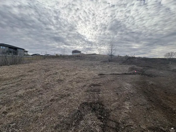 3320 Ocean DR, Manhattan, KS 66503
