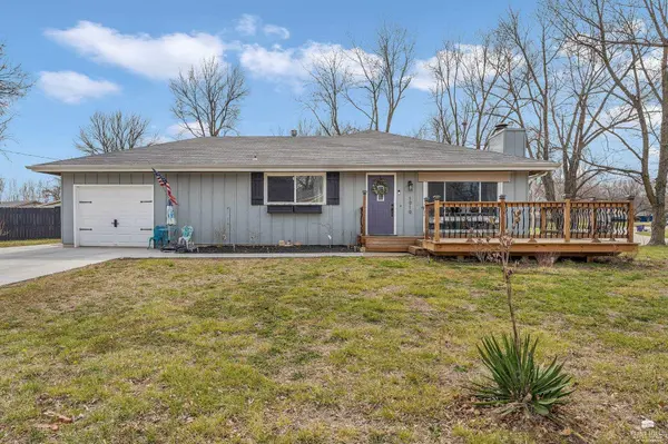 1919 Lilac LN, Manhattan, KS 66502