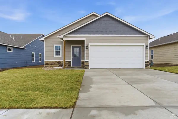 9875 Weeping Willow DR, Manhattan, KS 66502