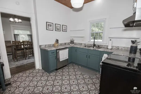 1605 7th ST, Clay Center, KS 67432