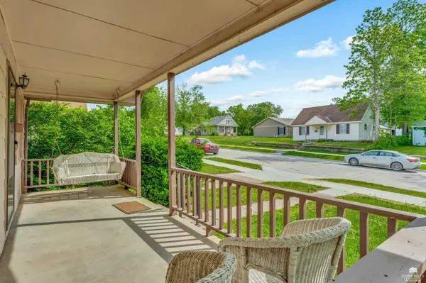 411 Spruce ST, Wamego, KS 66547