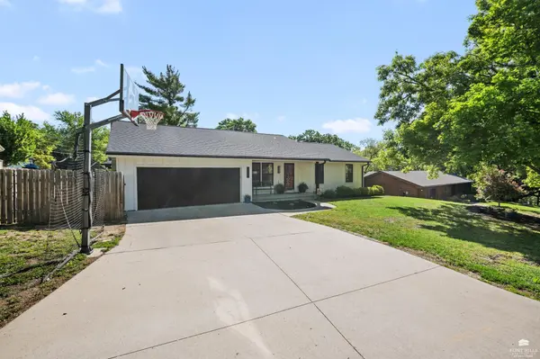 207 Carlisle TER, Manhattan, KS 66503