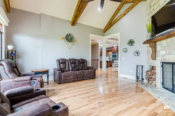 13434 Jennice CT, Wamego, KS 66547