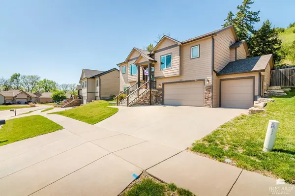5008 Shadowridge DR, Manhattan, KS 66503