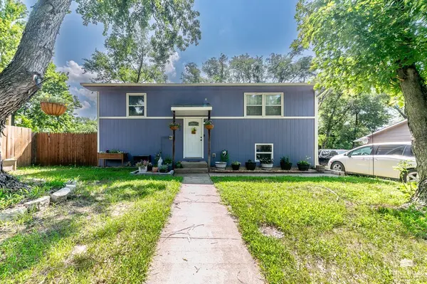 202 Northern Heights CIR,  St. George,  KS 66535