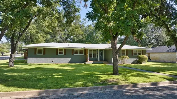 604 W 15th ST,  Brady,  TX 76825