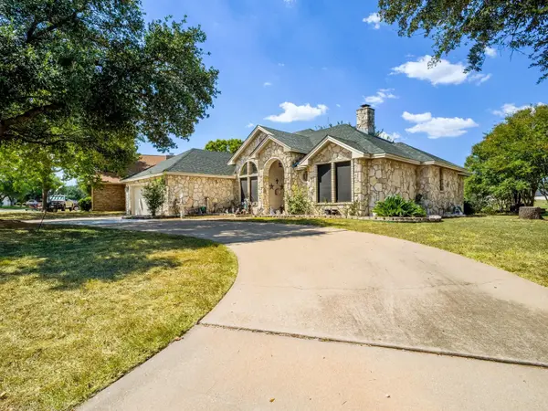 120 Meadowlakes Drive, Meadowlakes, TX 78654