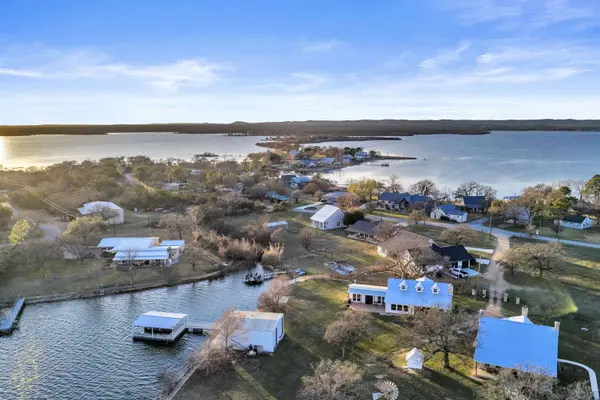 520 E Island DR, Bluffton, TX 78607