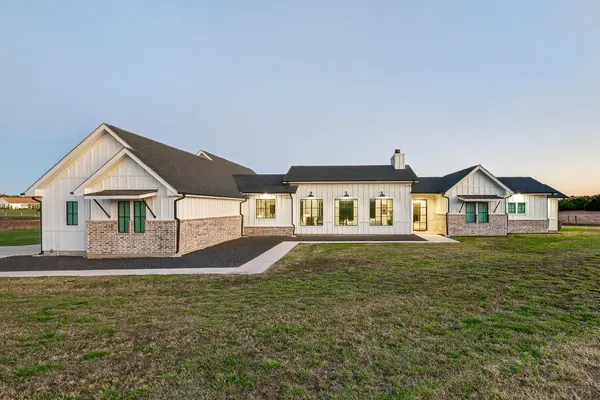 325 Sundance TRL, Liberty Hill, TX 78642
