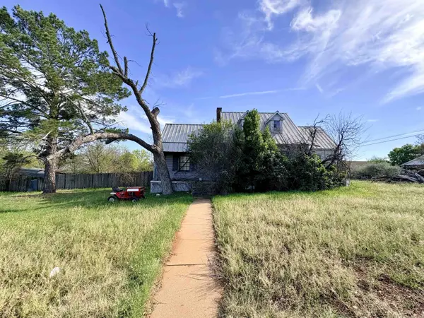 408 W Main Street, Llano, TX 78643