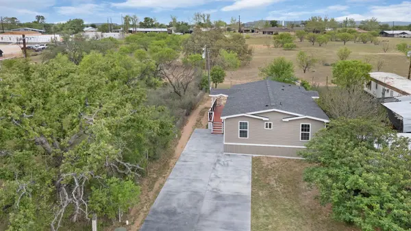 1699 Arrow Head Trl, Kingsland, TX 78639