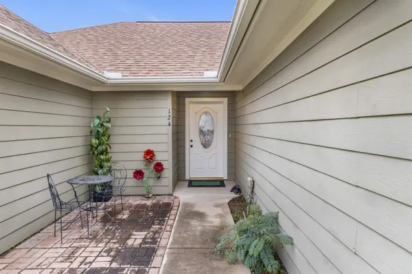 124 W Greenbriar, Granite Shoals, TX 78654-1939