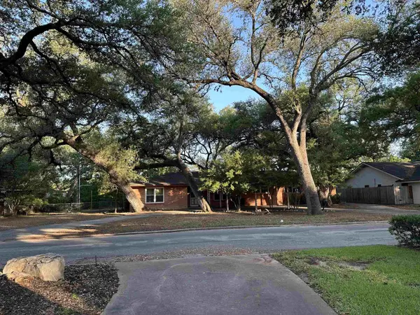 1104 Arbor LN, Marble Falls, TX 78654