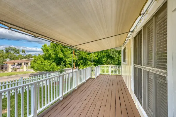 325 E Lakeshore DR, Sunrise Beach, TX 78643