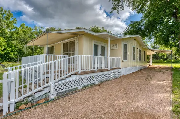 325 E Lakeshore DR, Sunrise Beach, TX 78643
